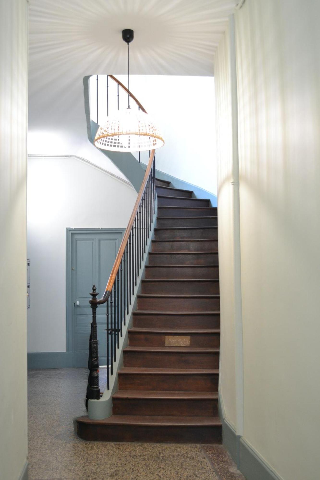 So Guest, Clou Dans Le Fer, Modern Suite Near Cathedral แร็งส์ ภายนอก รูปภาพ