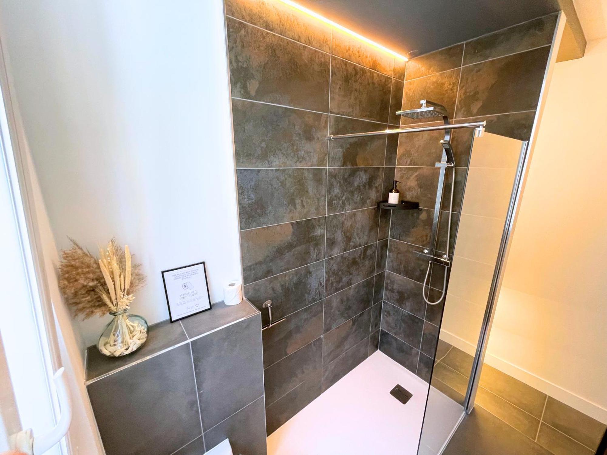 So Guest, Clou Dans Le Fer, Modern Suite Near Cathedral แร็งส์ ภายนอก รูปภาพ