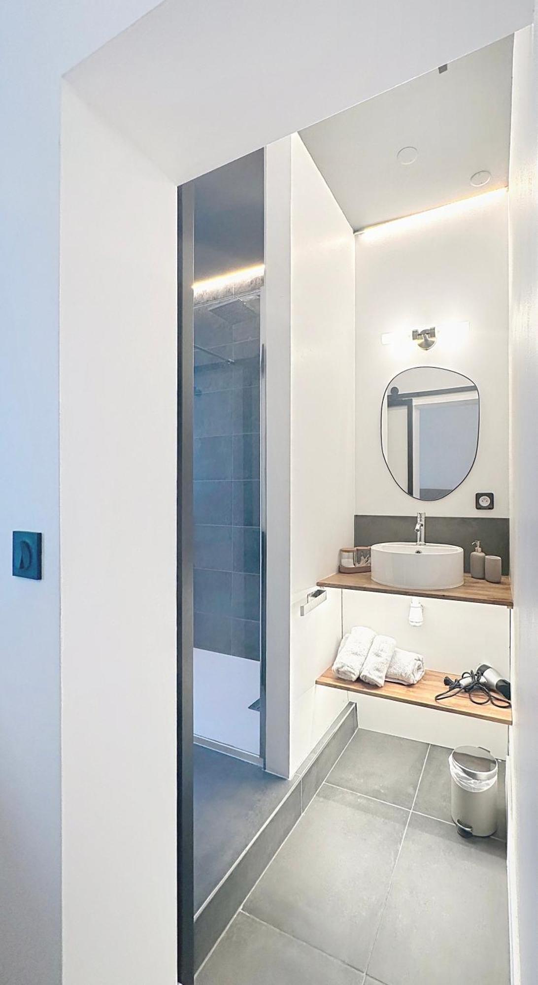 So Guest, Clou Dans Le Fer, Modern Suite Near Cathedral แร็งส์ ภายนอก รูปภาพ